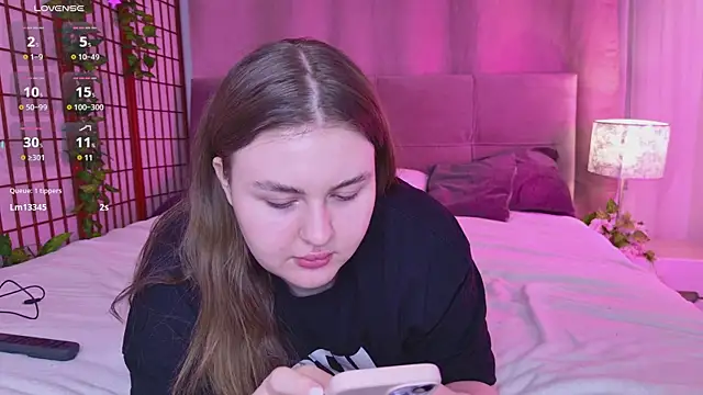 Mia  Peach online show from February 23, 2025, 7:33 am