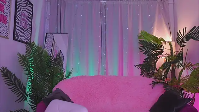 Mia  Peach online show from March 12, 2025, 10:39 pm