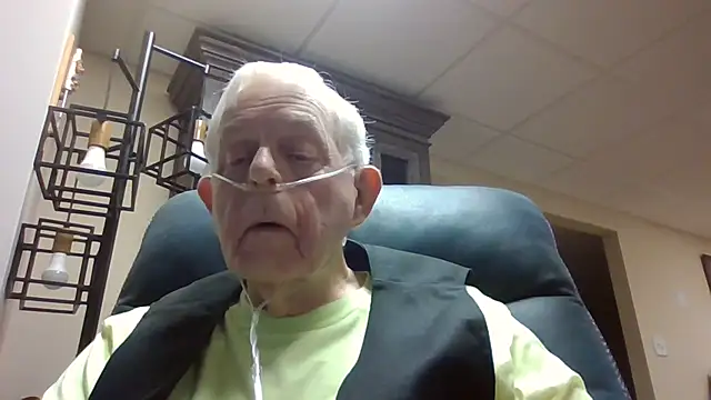 Snapshot of bootlegmanz chatting on May 15, 2026, 2:26 pm bootlegmanz online show from May 15, 2026, 2:26 pm