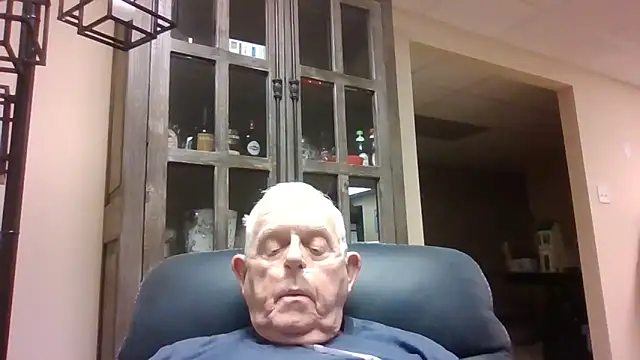 Snapshot of bootlegmanz chatting on October 5, 2025, 7:37 pm bootlegmanz online show from October 5, 2025, 7:37 pm