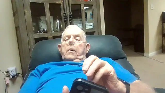 Snapshot of bootlegmanz chatting on September 15, 2025, 12:44 am bootlegmanz online show from September 15, 2025, 12:44 am