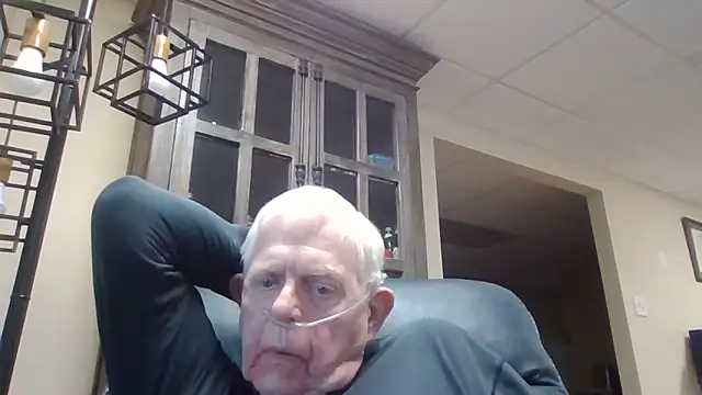 Snapshot of bootlegmanz chatting on May 4, 2026, 9:50 pm bootlegmanz online show from May 4, 2026, 9:50 pm