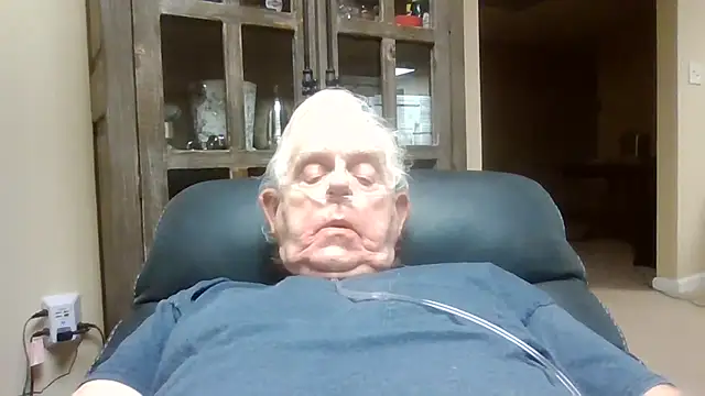 Snapshot of bootlegmanz chatting on April 25, 2026, 3:53 am bootlegmanz online show from April 25, 2026, 3:53 am