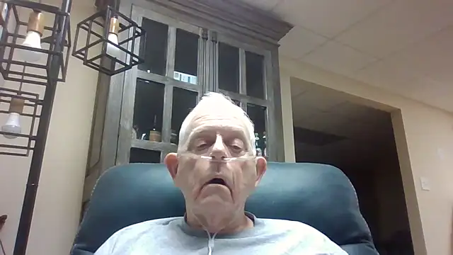 Snapshot of bootlegmanz chatting on September 23, 2025, 12:34 pm bootlegmanz online show from September 23, 2025, 12:34 pm