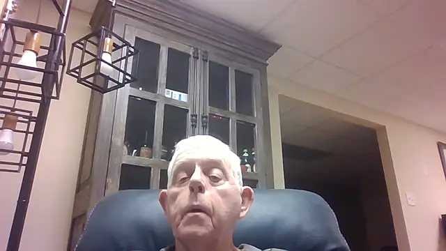 Snapshot of bootlegmanz chatting on September 24, 2025, 2:56 pm bootlegmanz online show from September 24, 2025, 2:56 pm