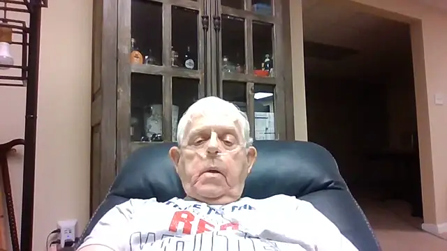 Snapshot of bootlegmanz chatting on May 24, 2026, 10:20 pm bootlegmanz online show from May 24, 2026, 10:20 pm