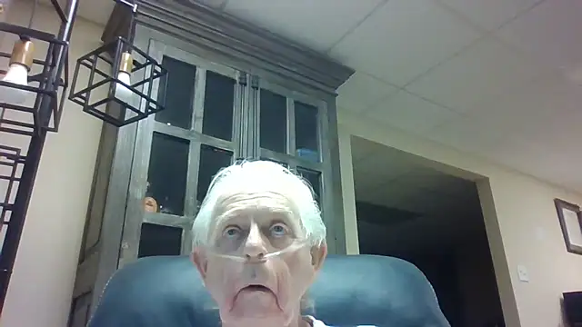 Snapshot of bootlegmanz chatting on April 18, 2026, 7:29 pm bootlegmanz online show from April 18, 2026, 7:29 pm