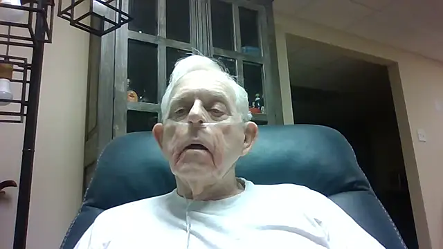 Snapshot of bootlegmanz chatting on May 7, 2026, 3:37 pm bootlegmanz online show from May 7, 2026, 3:37 pm