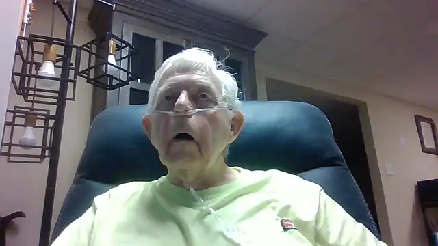 Snapshot of bootlegmanz chatting on June 24, 2026, 6:28 pm bootlegmanz online show from June 24, 2026, 6:28 pm