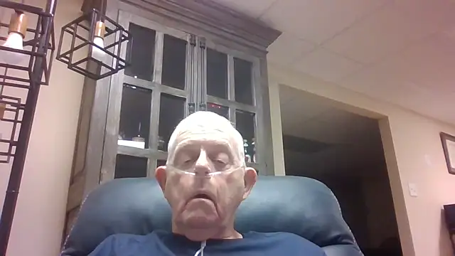 Snapshot of bootlegmanz chatting on September 18, 2025, 12:41 pm bootlegmanz online show from September 18, 2025, 12:41 pm