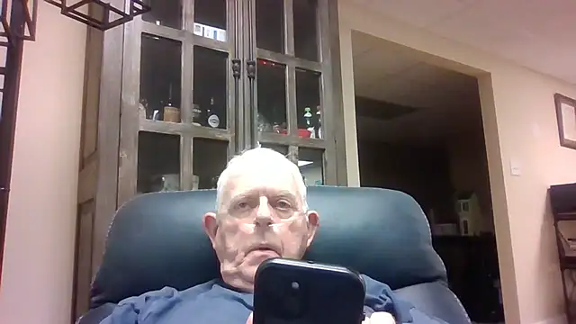 Snapshot of bootlegmanz chatting on October 11, 2025, 10:11 pm bootlegmanz online show from October 11, 2025, 10:11 pm