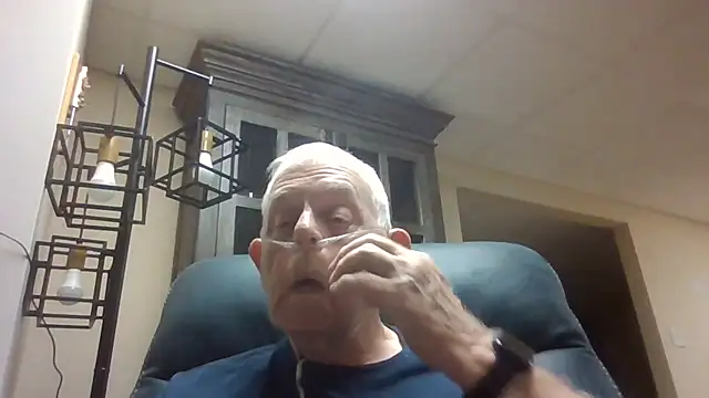 Snapshot of bootlegmanz chatting on September 19, 2025, 12:47 am bootlegmanz online show from September 19, 2025, 12:47 am