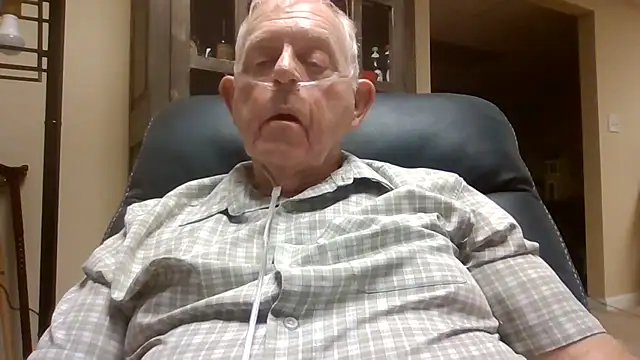 Snapshot of bootlegmanz chatting on October 8, 2025, 4:51 pm bootlegmanz online show from October 8, 2025, 4:51 pm