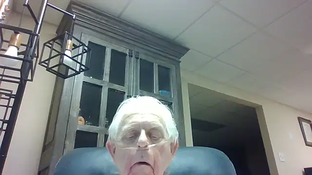 Snapshot of bootlegmanz chatting on April 18, 2026, 7:58 pm bootlegmanz online show from April 18, 2026, 7:58 pm