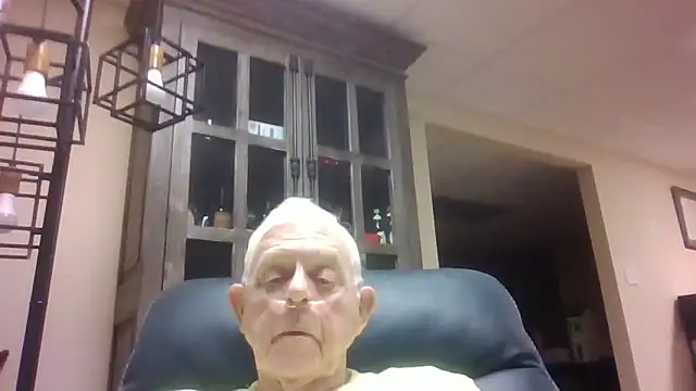 Snapshot of bootlegmanz chatting on October 13, 2025, 5:25 pm bootlegmanz online show from October 13, 2025, 5:25 pm