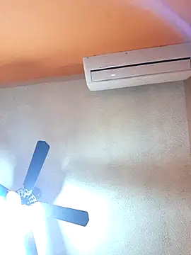 Snapshot of miicheele32 chatting on December 2, 2025, 8:38 am miicheele32 online show from December 2, 2025, 8:38 am