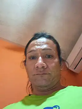 Snapshot of miicheele32 chatting on November 28, 2025, 2:23 am miicheele32 online show from November 28, 2025, 2:23 am