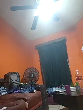 Snapshot of miicheele32 chatting on October 28, 2025, 3:18 am miicheele32 online show from October 28, 2025, 3:18 am