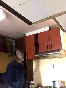 Snapshot of SmallGoodNutts chatting on November 9, 2025, 6:06 am SmallGoodNutts online show from November 9, 2025, 6:06 am