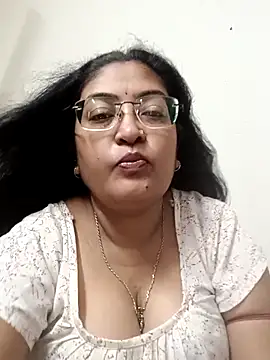 LAVERNIYA  online show from September 19, 2025, 3:32 am