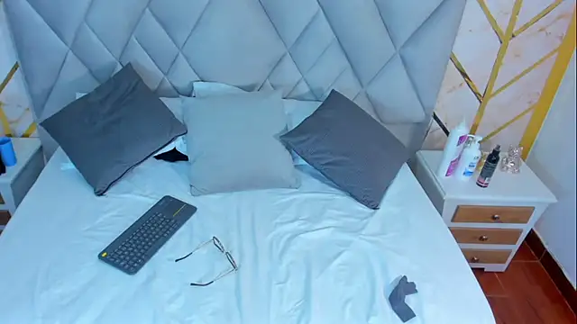 Snapshot of Aisha_Hall chatting on January 3, 2025, 7:29 pm Aisha Hall online show from January 3, 2025, 7:29 pm