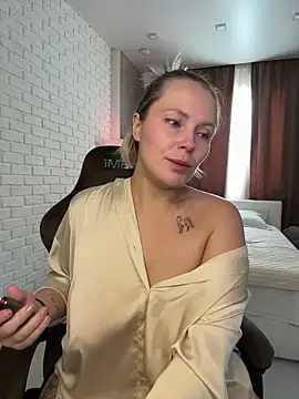 Snapshot of Charming_Daphny chatting on November 21, 2025, 6:34 am Charming Daphny online show from November 21, 2025, 6:34 am