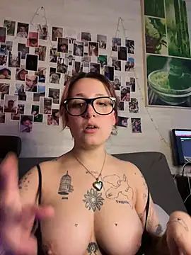 Snapshot of Hawitxui chatting on February 19, 2026, 7:49 am Hawitxui online show from February 19, 2026, 7:49 am