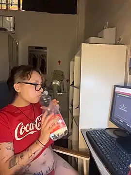 Snapshot of Hawitxui chatting on November 8, 2025, 6:55 pm Hawitxui online show from November 8, 2025, 6:55 pm