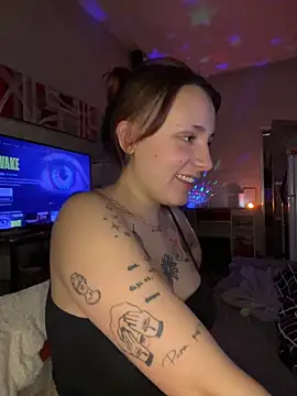 Snapshot of Hawitxui chatting on February 3, 2026, 8:14 pm Hawitxui online show from February 3, 2026, 8:14 pm