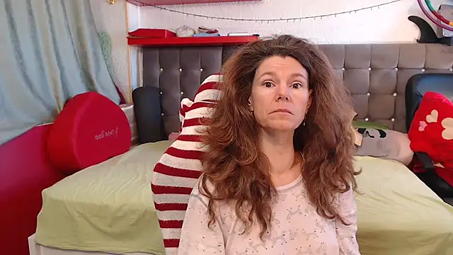 Snapshot of kellyterapy chatting on November 24, 2025, 9:42 am kellyterapy online show from November 24, 2025, 9:42 am