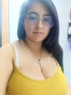 Snapshot of _Angelinaandrade_ chatting on November 19, 2025, 12:43 am Angelinaandrade online show from November 19, 2025, 12:43 am