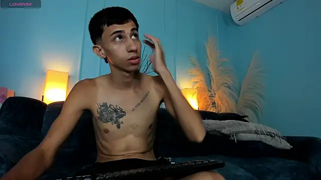 Snapshot of Lucian_Davi chatting on October 18, 2025, 4:03 am Lucian Davi online show from October 18, 2025, 4:03 am