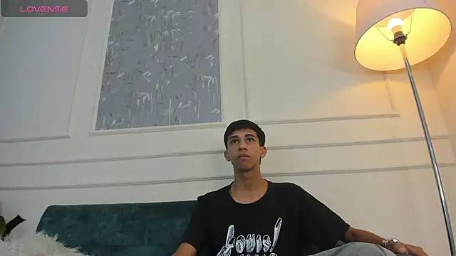 Snapshot of Lucian_Davi chatting on October 16, 2025, 4:37 pm Lucian Davi online show from October 16, 2025, 4:37 pm