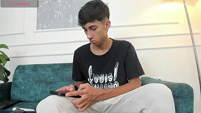 Snapshot of Lucian_Davi chatting on March 11, 2025, 12:06 pm Lucian Davi online show from March 11, 2025, 12:06 pm