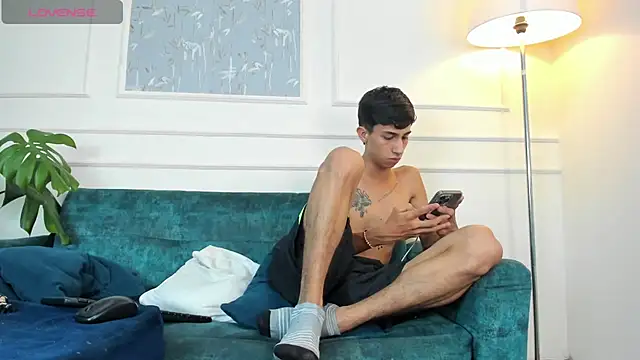 Snapshot of Lucian_Davi chatting on March 6, 2025, 6:26 pm Lucian Davi online show from March 6, 2025, 6:26 pm