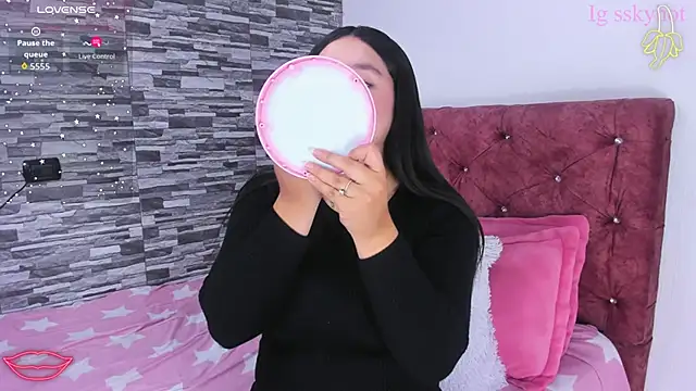 skyhotgirll online show from September 29, 2025, 4:52 am