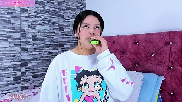 skyhotgirll online show from February 10, 2025, 6:24 pm