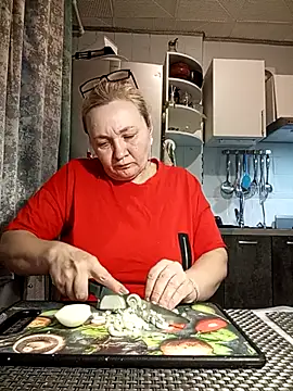 Snapshot of HelenaGlossX chatting on November 6, 2025, 12:09 pm HelenaGlossX online show from November 6, 2025, 12:09 pm