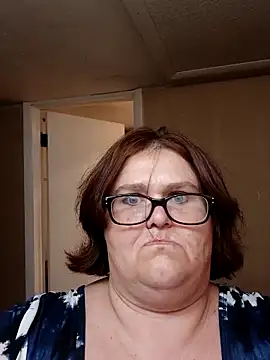 Snapshot of mcv131985 chatting on October 1, 2025, 3:22 am mcv131985 online show from October 1, 2025, 3:22 am