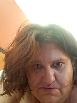 Snapshot of mcv131985 chatting on October 1, 2025, 6:56 pm mcv131985 online show from October 1, 2025, 6:56 pm