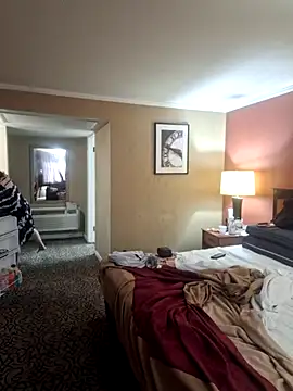 Snapshot of mcv131985 chatting on October 4, 2025, 2:40 pm mcv131985 online show from October 4, 2025, 2:40 pm