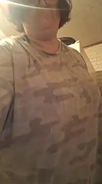 Snapshot of mcv131985 chatting on March 7, 2025, 3:40 am mcv131985 online show from March 7, 2025, 3:40 am