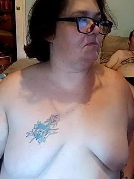 Snapshot of mcv131985 chatting on September 21, 2025, 9:42 pm mcv131985 online show from September 21, 2025, 9:42 pm