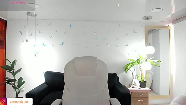 Snapshot of _Antonnela_ chatting on February 26, 2026, 1:44 pm Antonnela online show from February 26, 2026, 1:44 pm