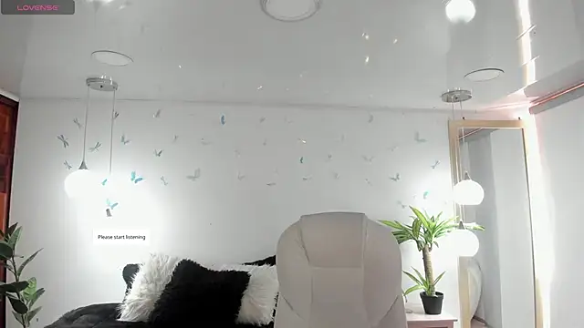 Snapshot of _Antonnela_ chatting on April 14, 2026, 6:02 pm Antonnela online show from April 14, 2026, 6:02 pm