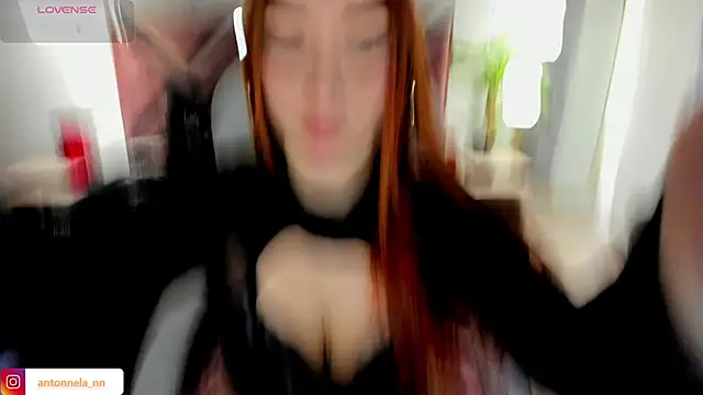 Snapshot of _Antonnela_ chatting on February 2, 2026, 7:57 pm Antonnela online show from February 2, 2026, 7:57 pm