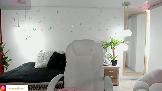 Snapshot of _Antonnela_ chatting on March 5, 2026, 2:02 pm Antonnela online show from March 5, 2026, 2:02 pm