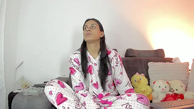 Snapshot of _Isabelhaa chatting on October 18, 2025, 11:51 pm Isabelhaa online show from October 18, 2025, 11:51 pm