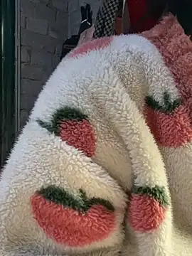 Snapshot of Laura8910 chatting on March 19, 2025, 8:34 am Laura8910 online show from March 19, 2025, 8:34 am