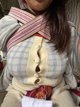 Snapshot of Laura8910 chatting on November 17, 2025, 3:32 am Laura8910 online show from November 17, 2025, 3:32 am